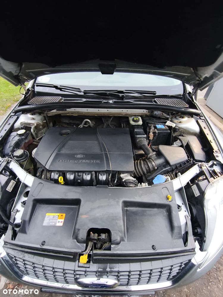 Ford Mondeo 2.0 Ghia - 11
