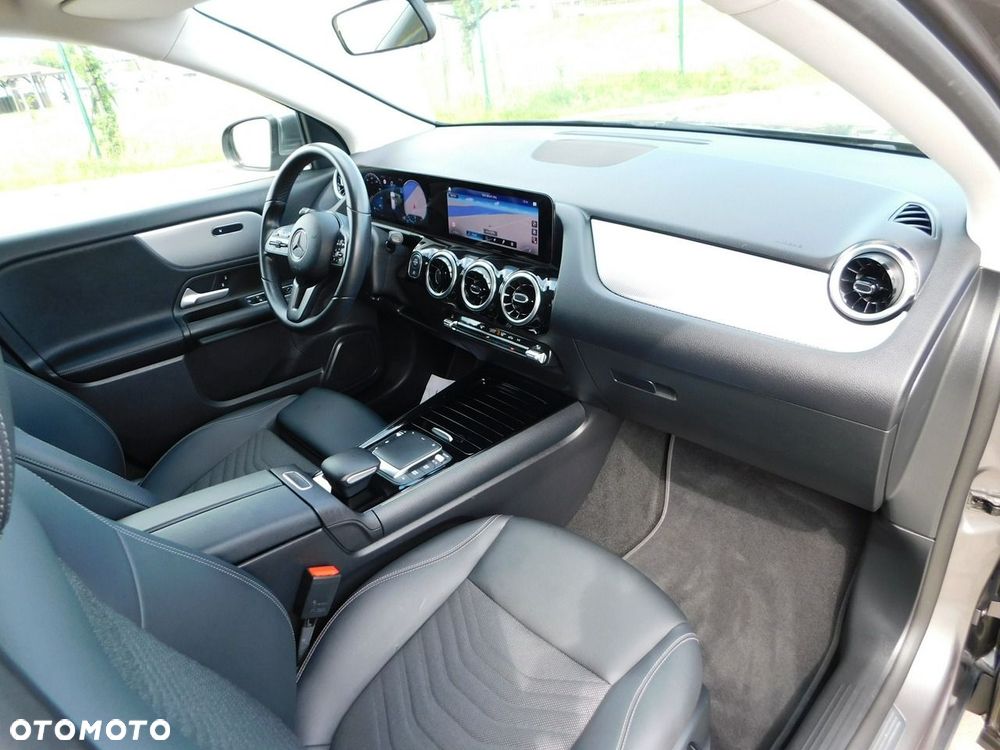Mercedes-Benz GLA - 10
