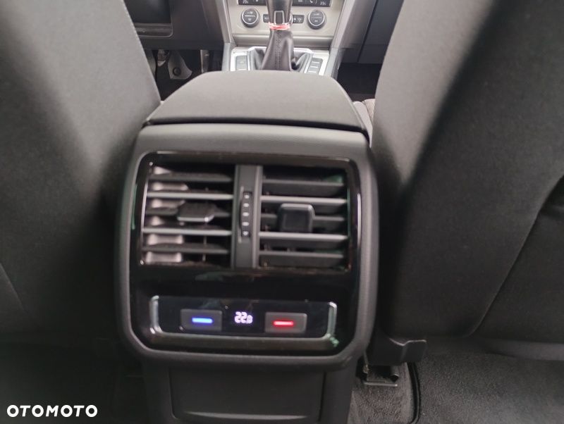 Volkswagen Passat - 14