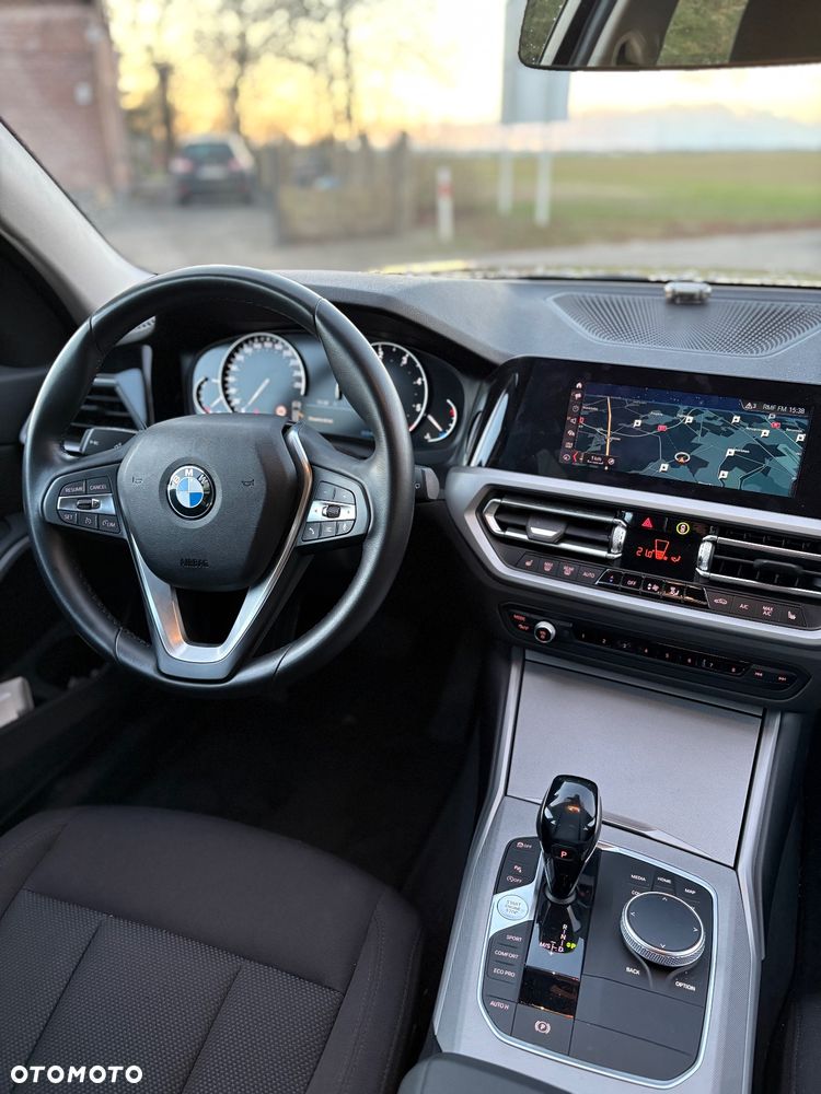 BMW Seria 3 318d Edition Luxury Line Purity - 12