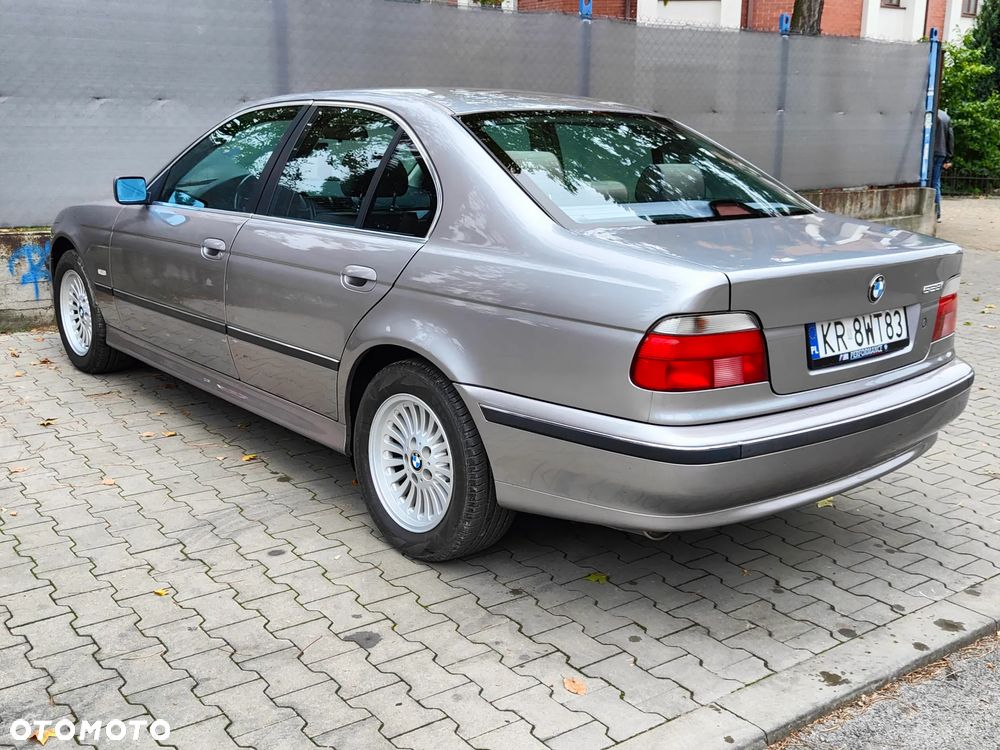BMW Seria 5 528i - 5