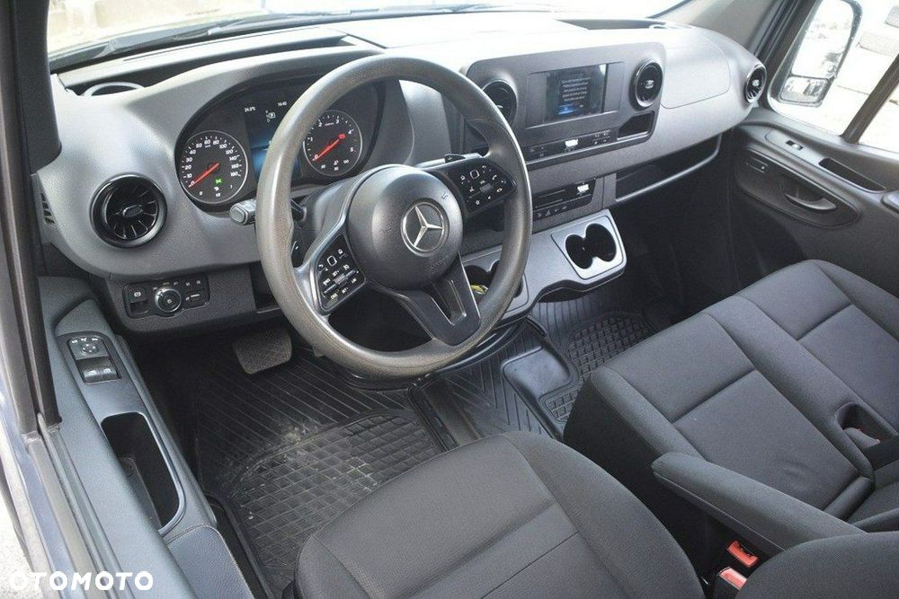 Mercedes-Benz Sprinter - 11