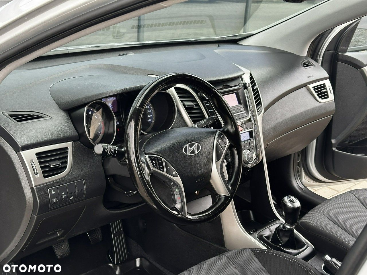 Hyundai i30 1.6 Classic + - 11