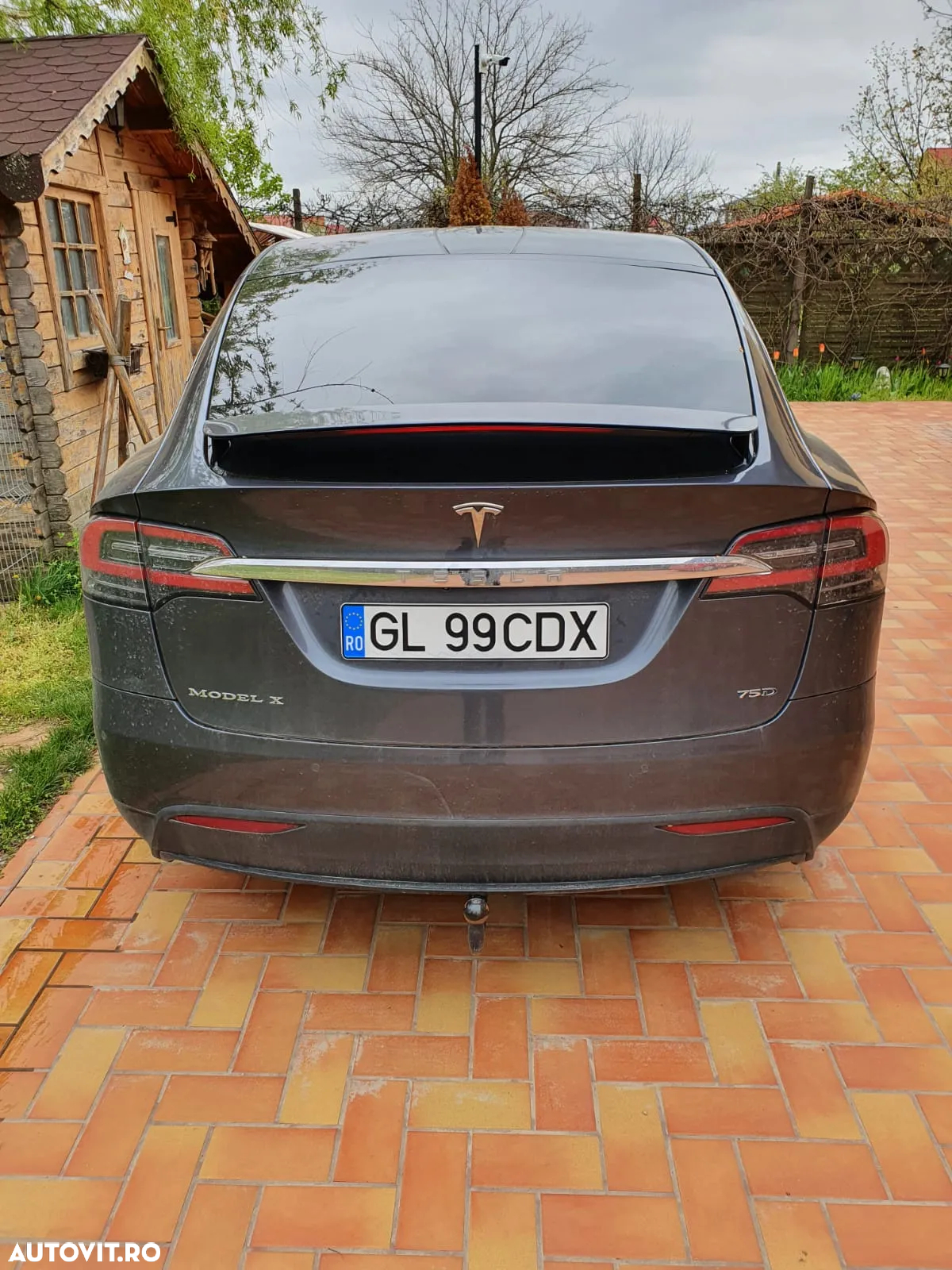 Tesla Model X - 7