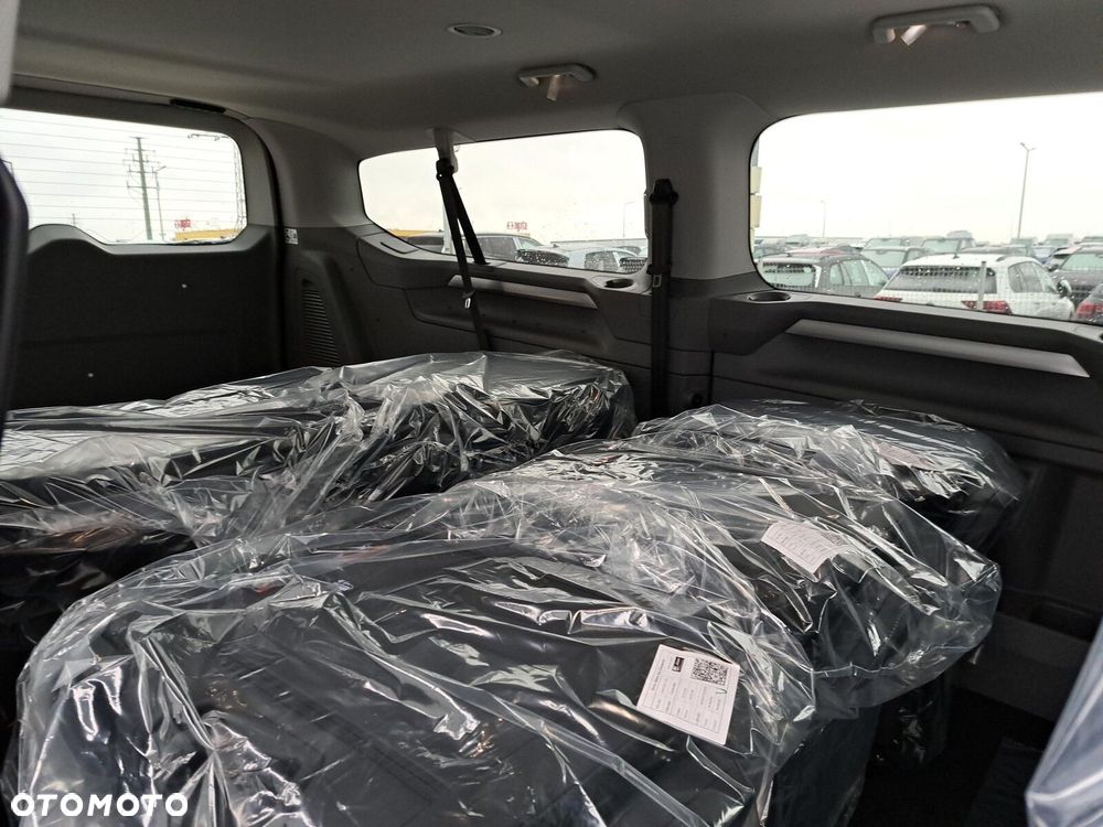 Volkswagen Nowa Caravelle Life silnik: 2,0 l TDI 150 KM / skrzynia biegów: 8-biegowa automatyczna rozstaw osi: 3500 mm   Rozsz. - 25