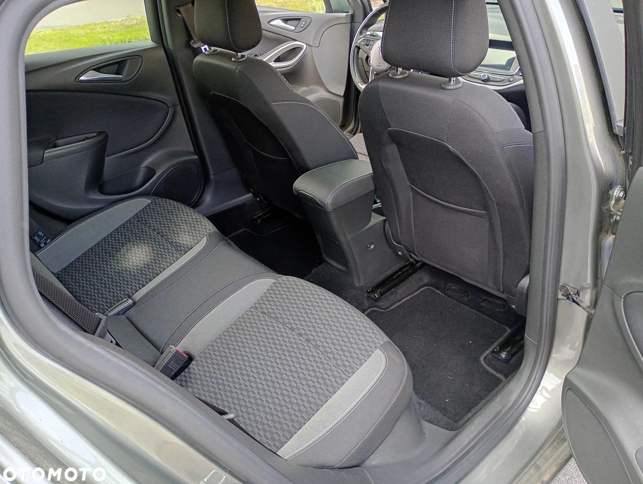 Opel Astra 1.5 D Start/Stop Business Elegance - 7