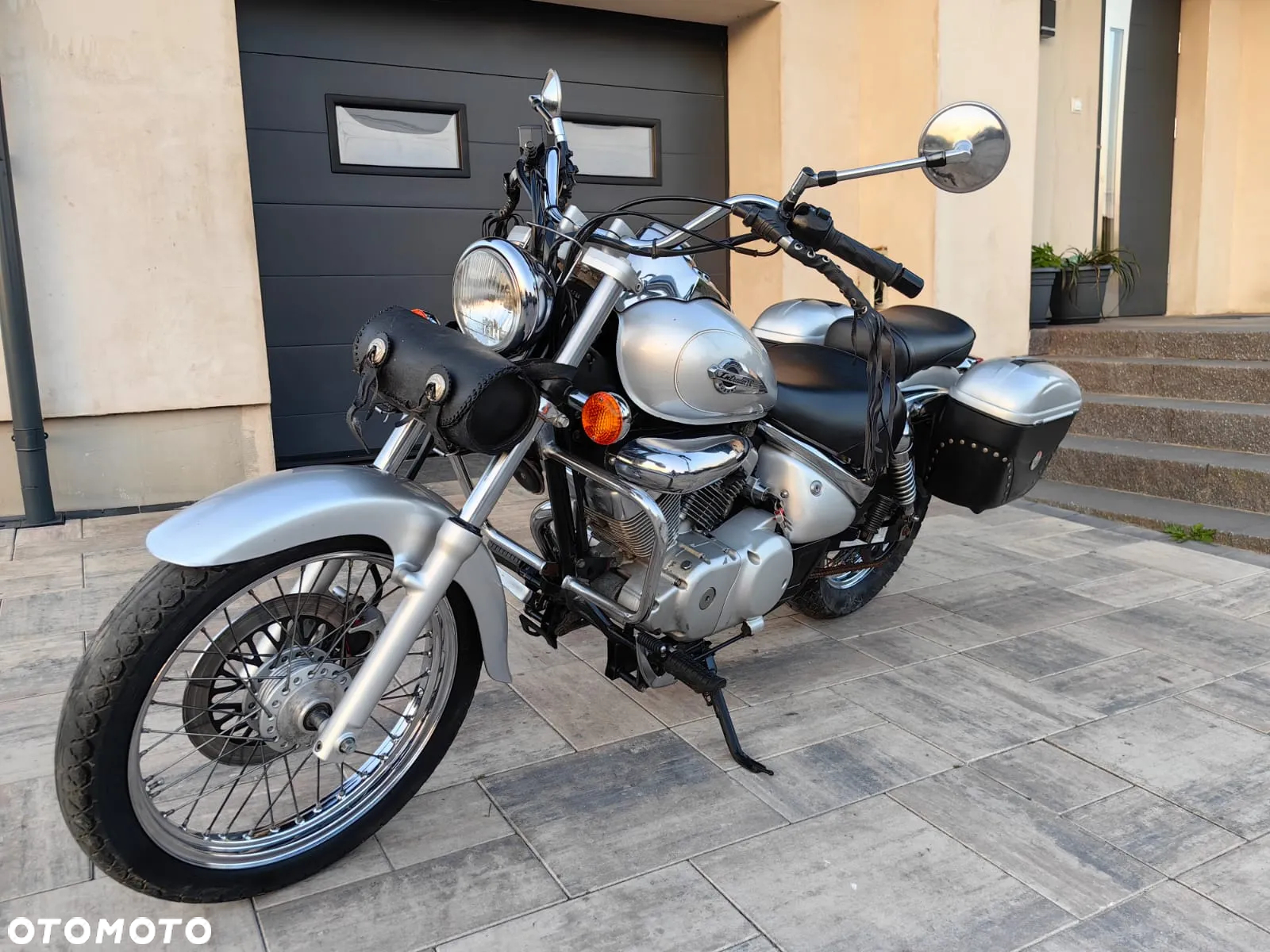 Suzuki Intruder - 17
