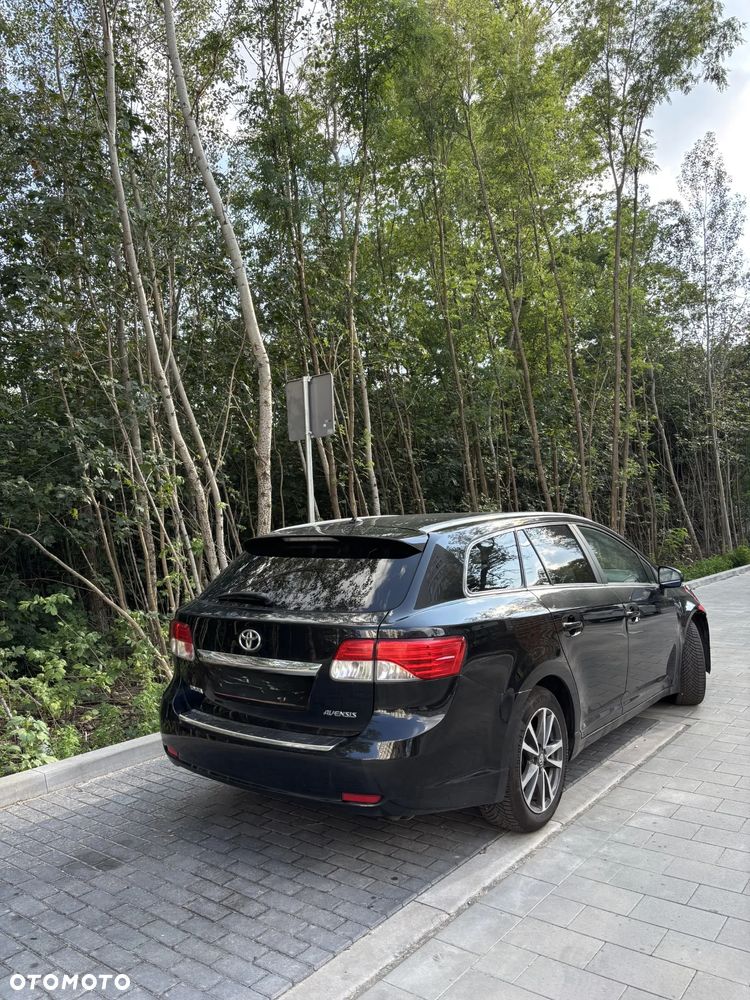 Toyota Avensis 1.8 Sol plus NAVI - 16