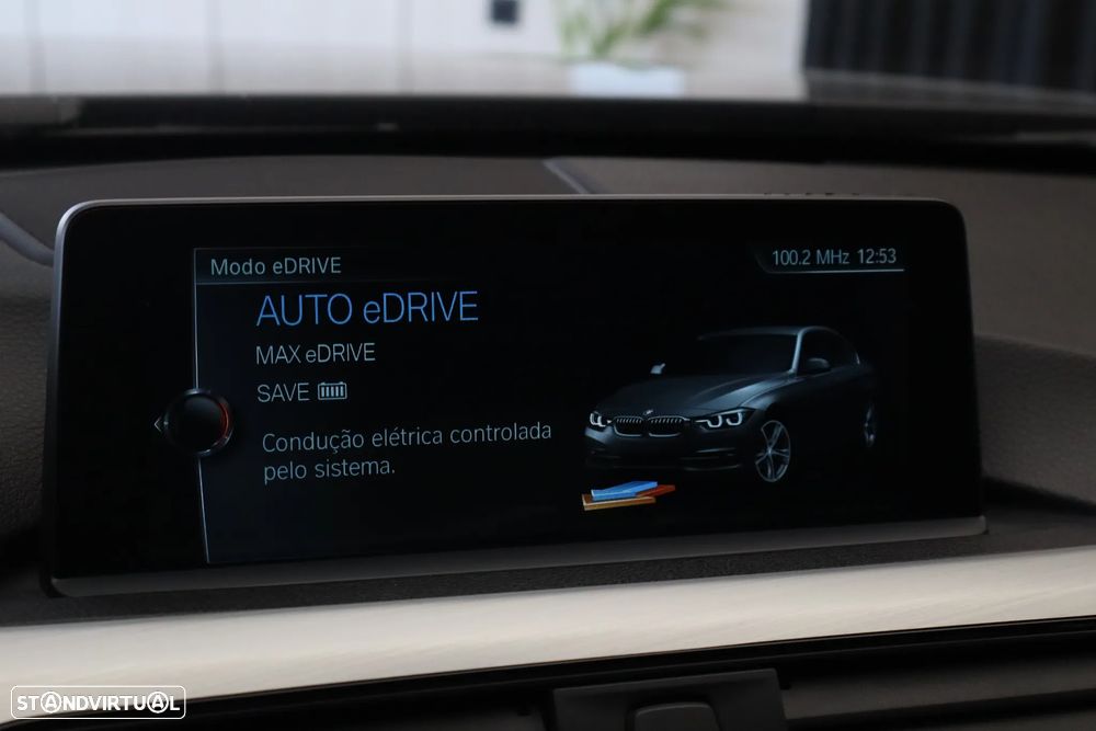 BMW 330 e iPerformance Pack M - 32