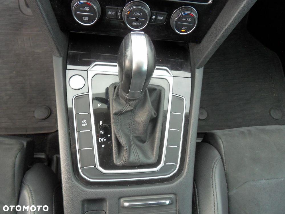 Volkswagen Passat 2.0 TDI SCR (BlueMotion Tech) 4Mot DSG Highline - 19