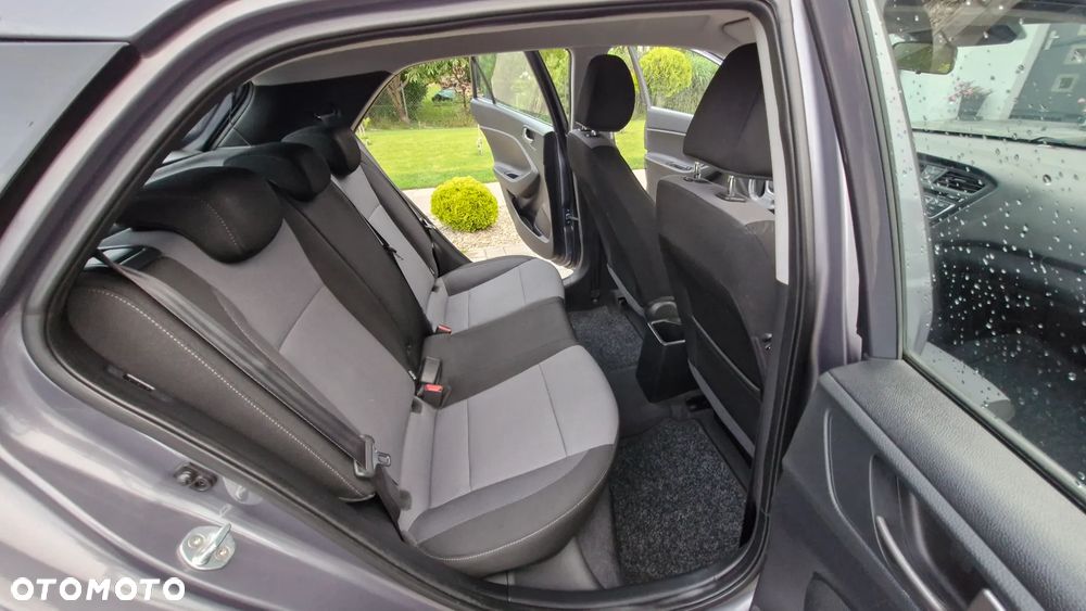 Hyundai i20 1.2 Trend - 11