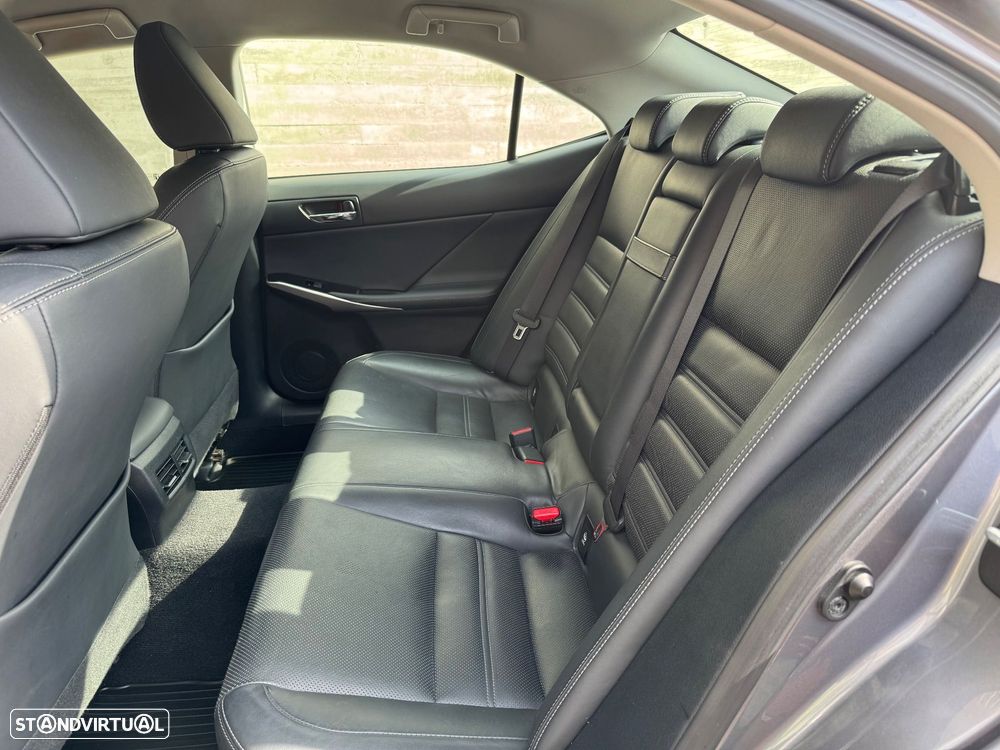 Lexus IS 300H Executive+ - 13