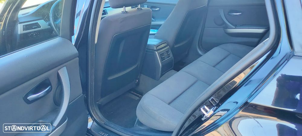 BMW 318 d Touring - 12