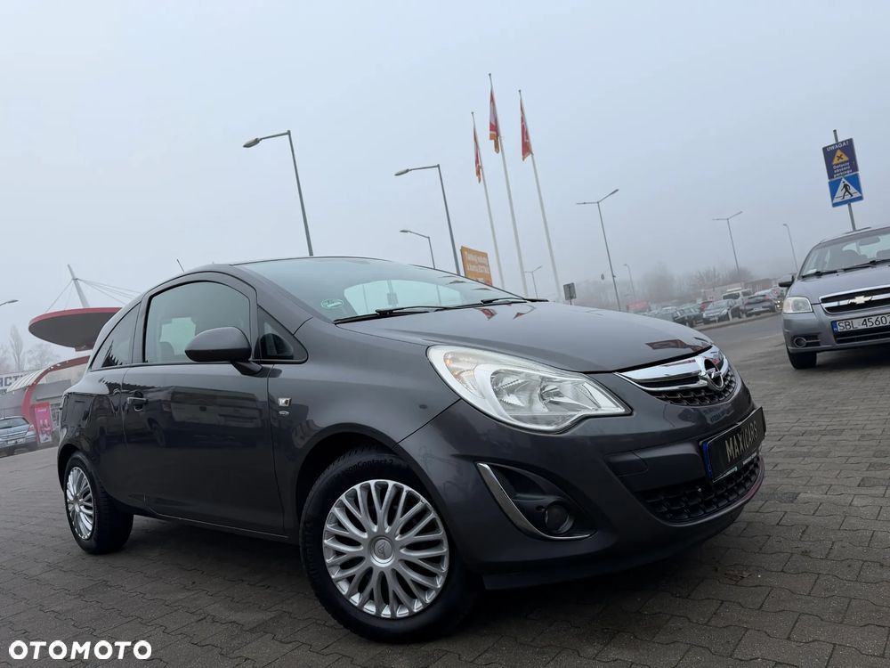Opel Corsa 1.4 16V Cosmo - 9