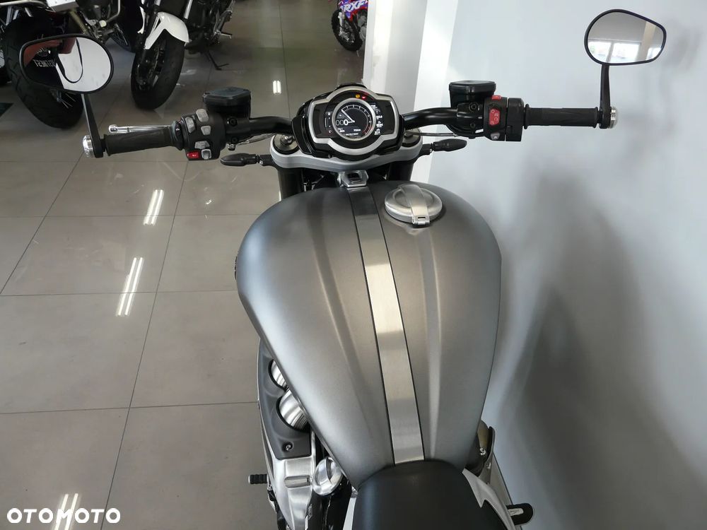 Triumph Rocket - 26