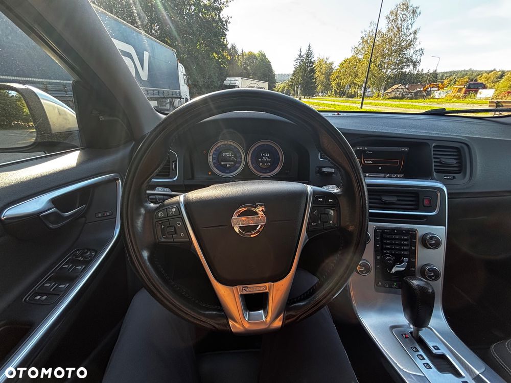 Volvo V60 D5 AWD R-Design - 13