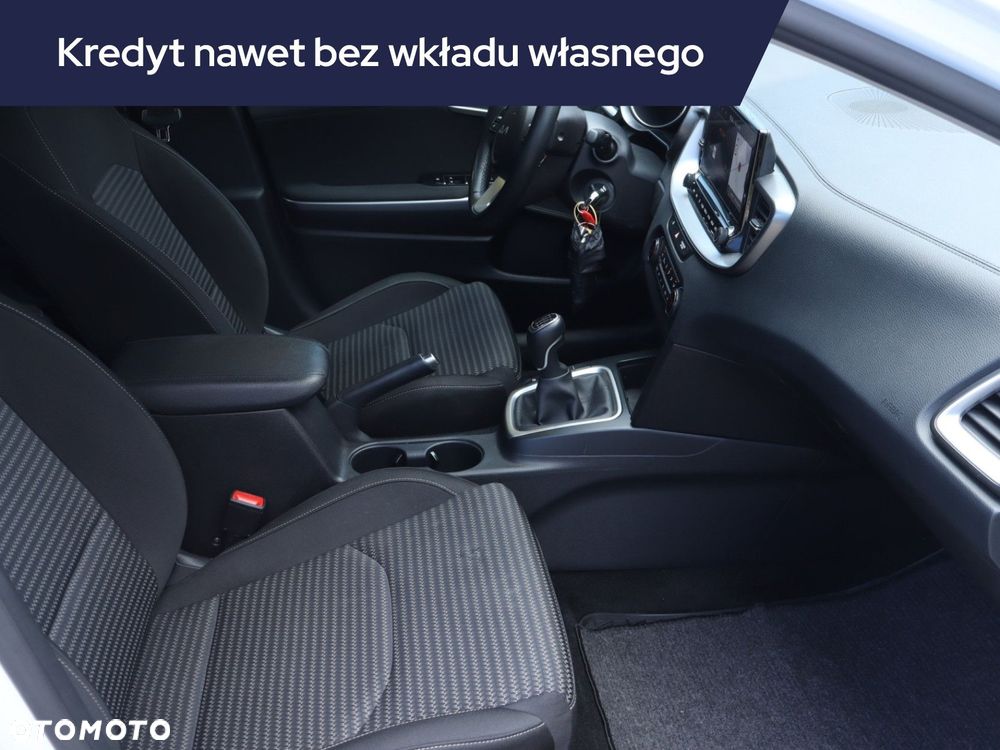 Kia Ceed - 11