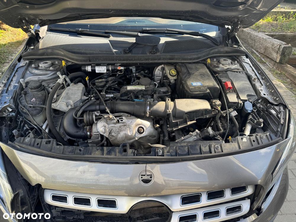 Mercedes-Benz GLA 250 4-Matic AMG Line - 28