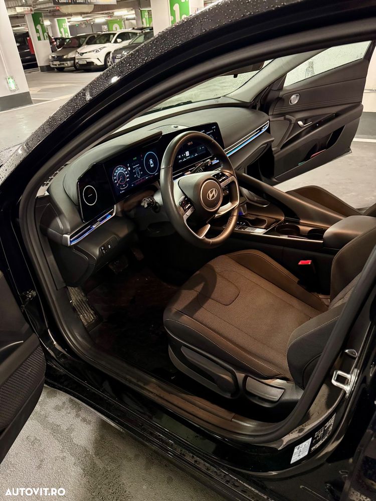 Hyundai Elantra 1.6 l 123 CP CVT Highway - 16