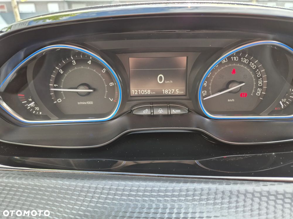 Peugeot 2008 1.2 Pure Tech Style - 9