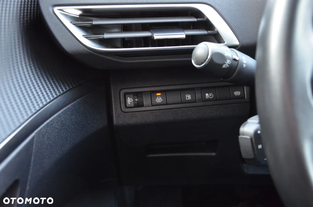 Peugeot 3008 225 e-EAT8 Allure - 26