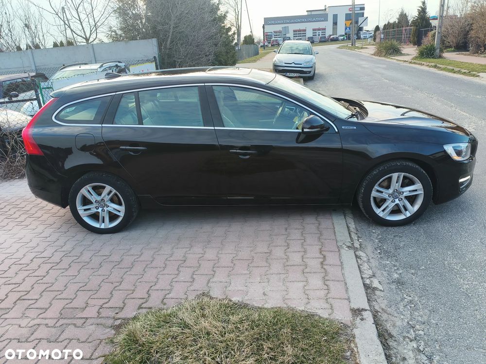 Volvo V60 D6 AWD Plug-in Hybrid R-Design Momentum - 20
