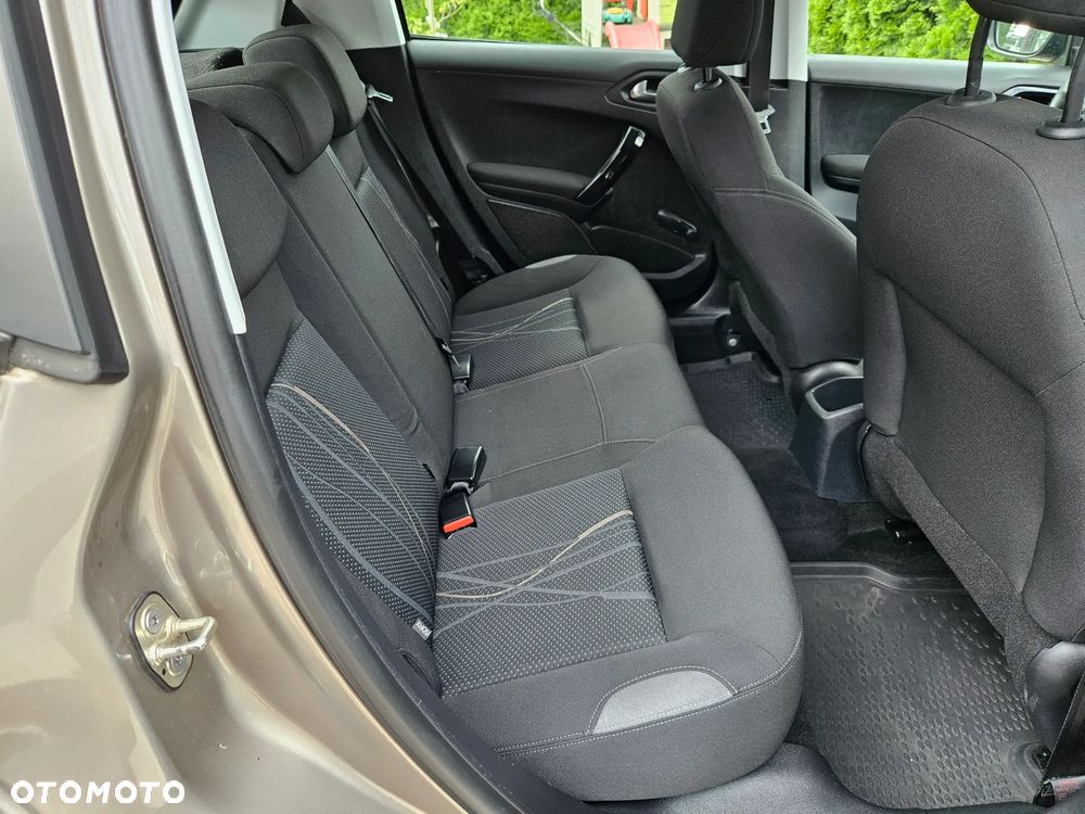 Peugeot 208 95 VTI Allure - 14