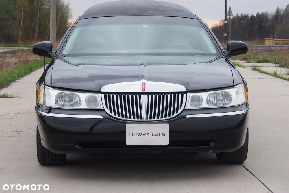 Lincoln Town Car - 30
