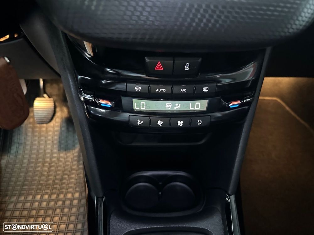 Peugeot 2008 1.2 PureTech Allure - 15