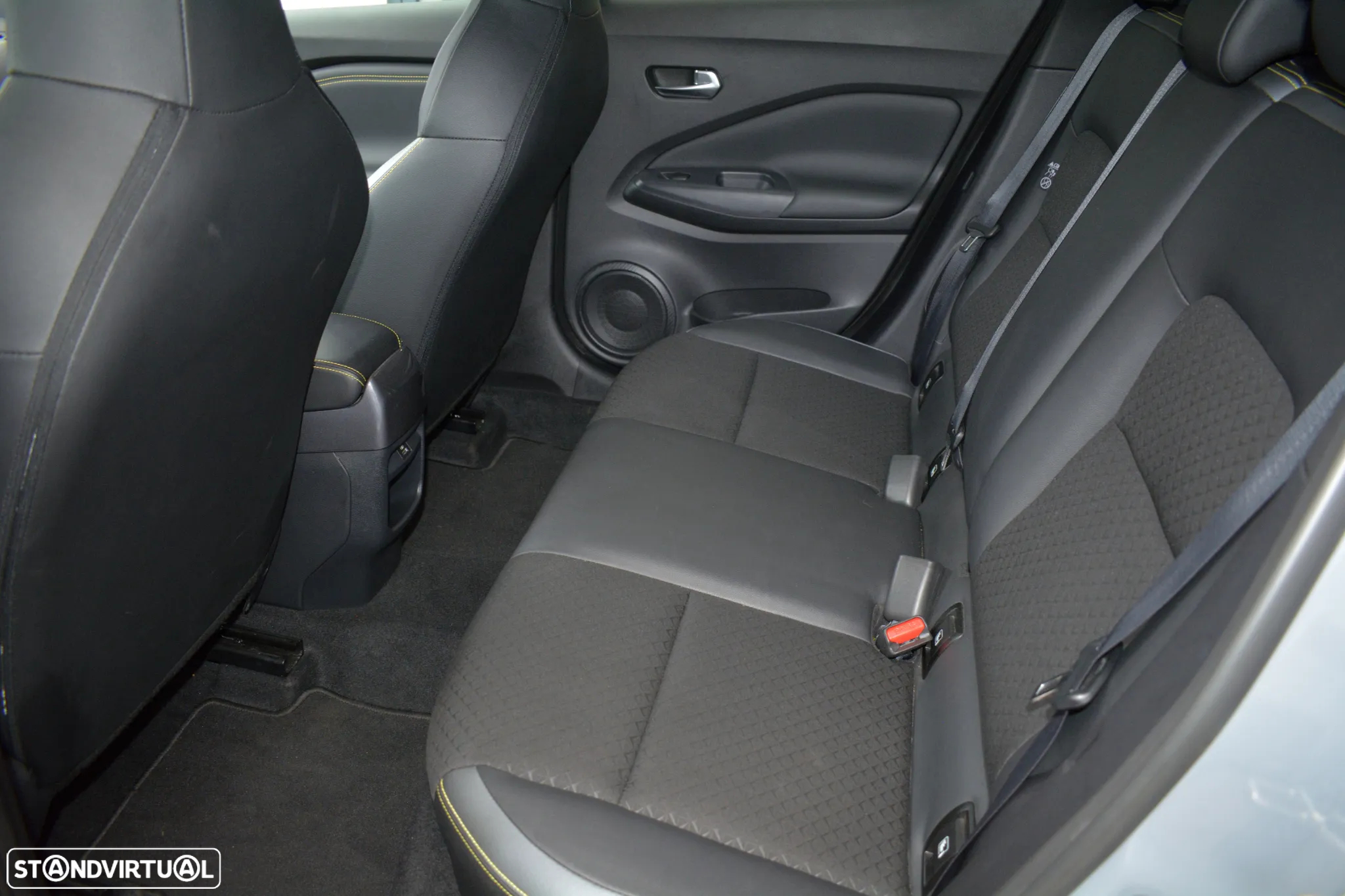 Nissan Juke 1.0 DIG-T Kiiro - 10