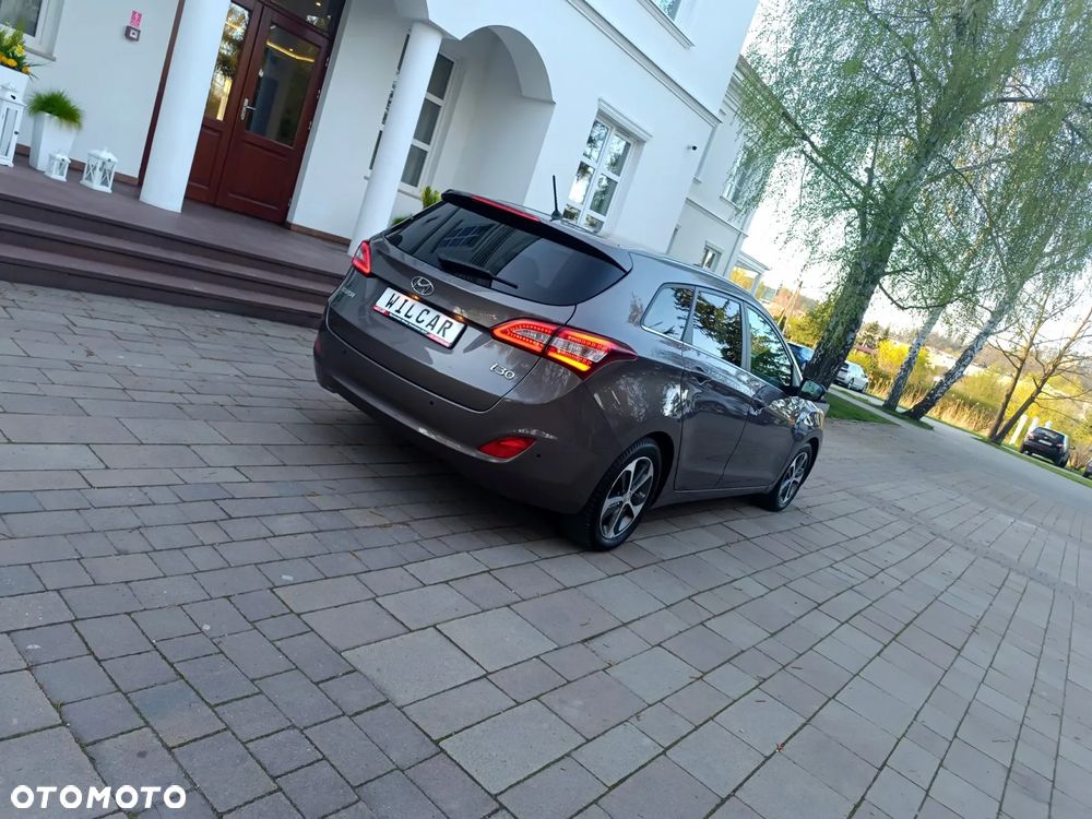 Hyundai i30 blue Kombi 1.6 CRDi Passion - 17