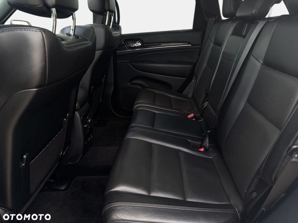 Jeep Grand Cherokee - 32