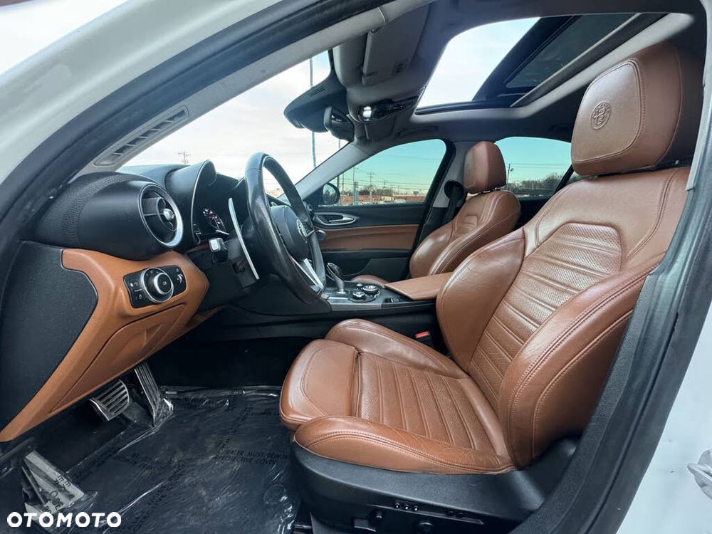 Alfa Romeo Giulia - 17