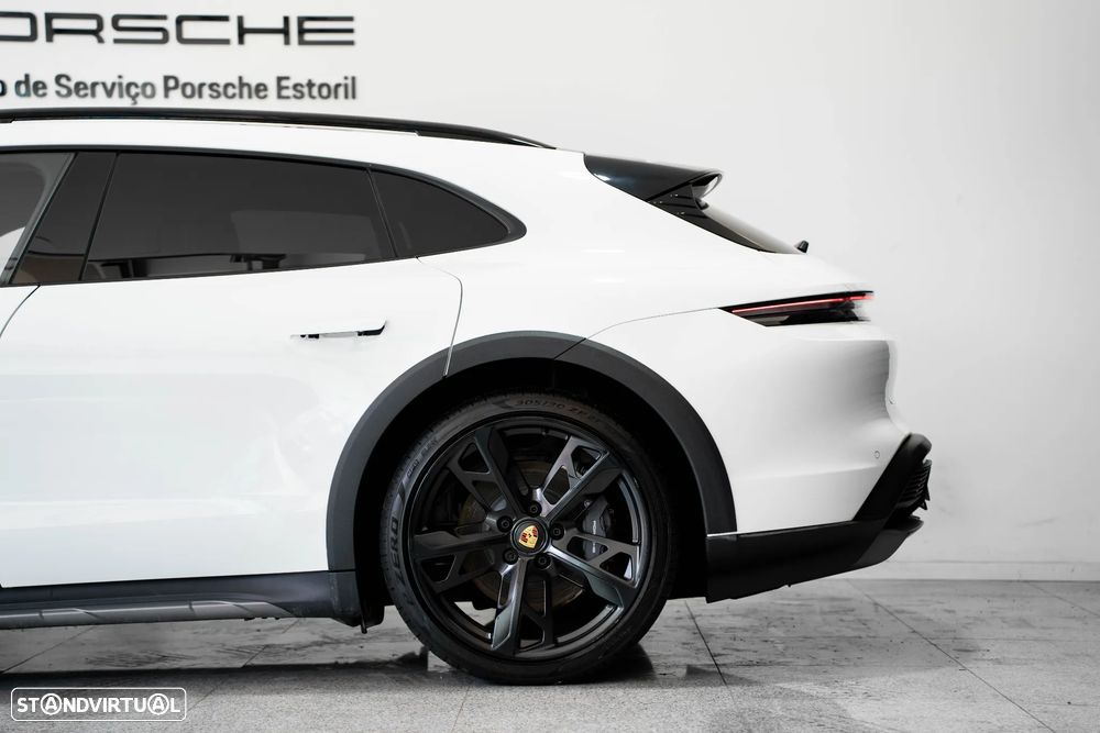 Porsche Taycan Cross Turismo 4 - 3