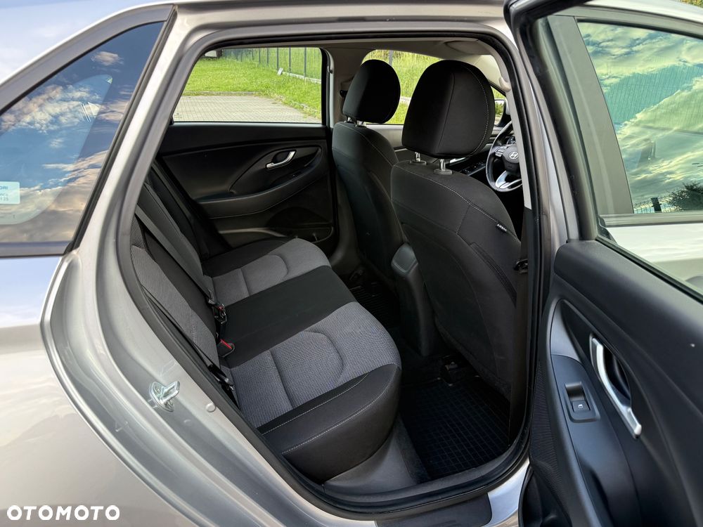 Hyundai i30 1.5 DPI Classic + - 16
