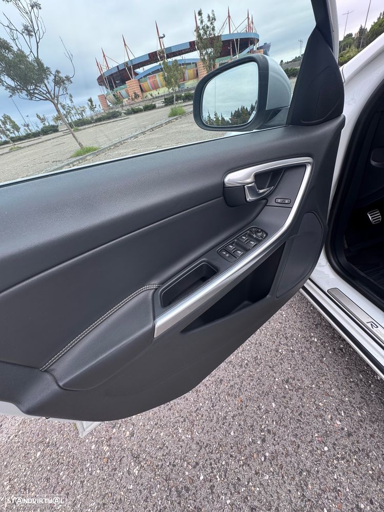 Volvo V60 2.0 D4 R-Design - 26