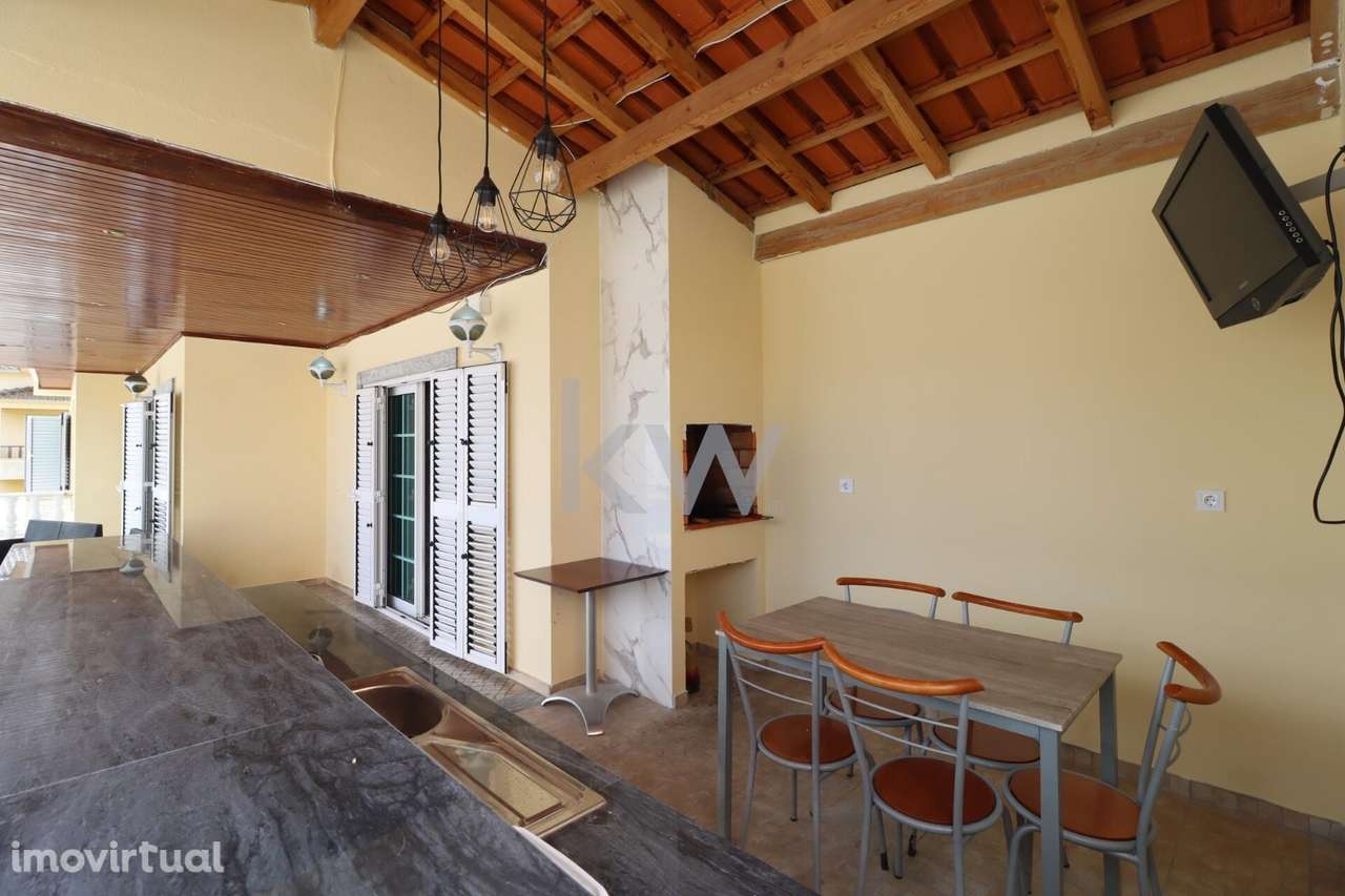 Moradia Marisol - T4+2 431 m2 de área coberta implantada num terreno - Grande imagem: 4/48