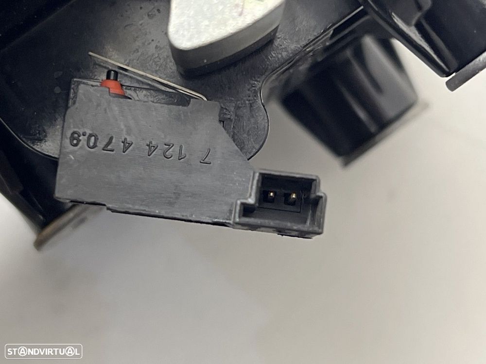 Botão da mala Usado BMW 1 (F20) 118 d REF. 7248535 - 4