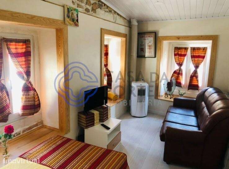 Prédio com alojamento local totalmente mobilado na zona histórica da C - Grande imagem: 3/36