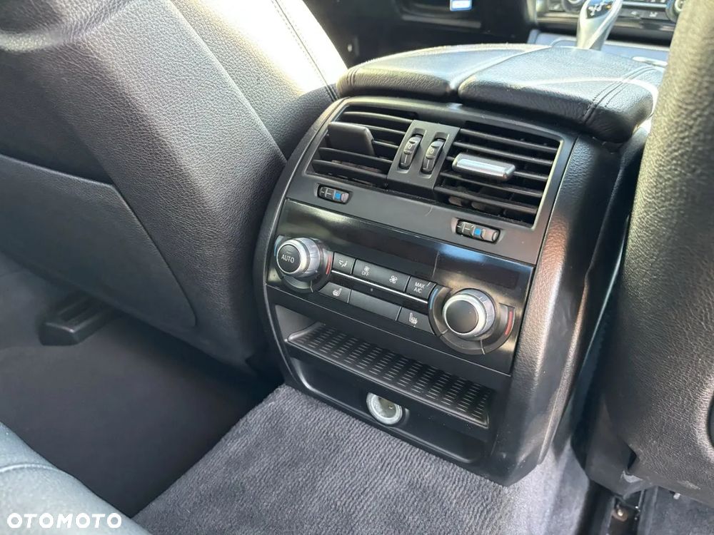 BMW Seria 5 530d xDrive - 15