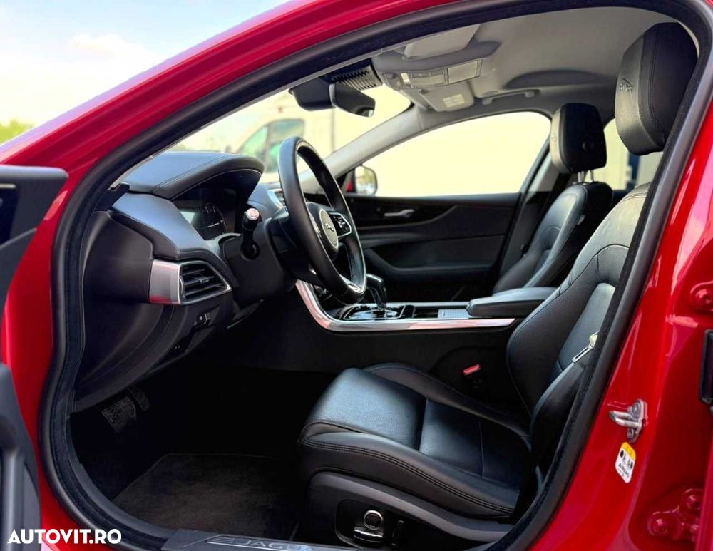 Jaguar XE D200 RWD MHEV R-Dynamic S - 16