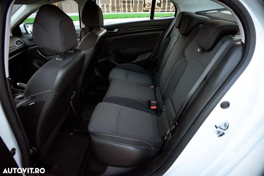 Renault Megane TCE 114 GPF Zen - 14