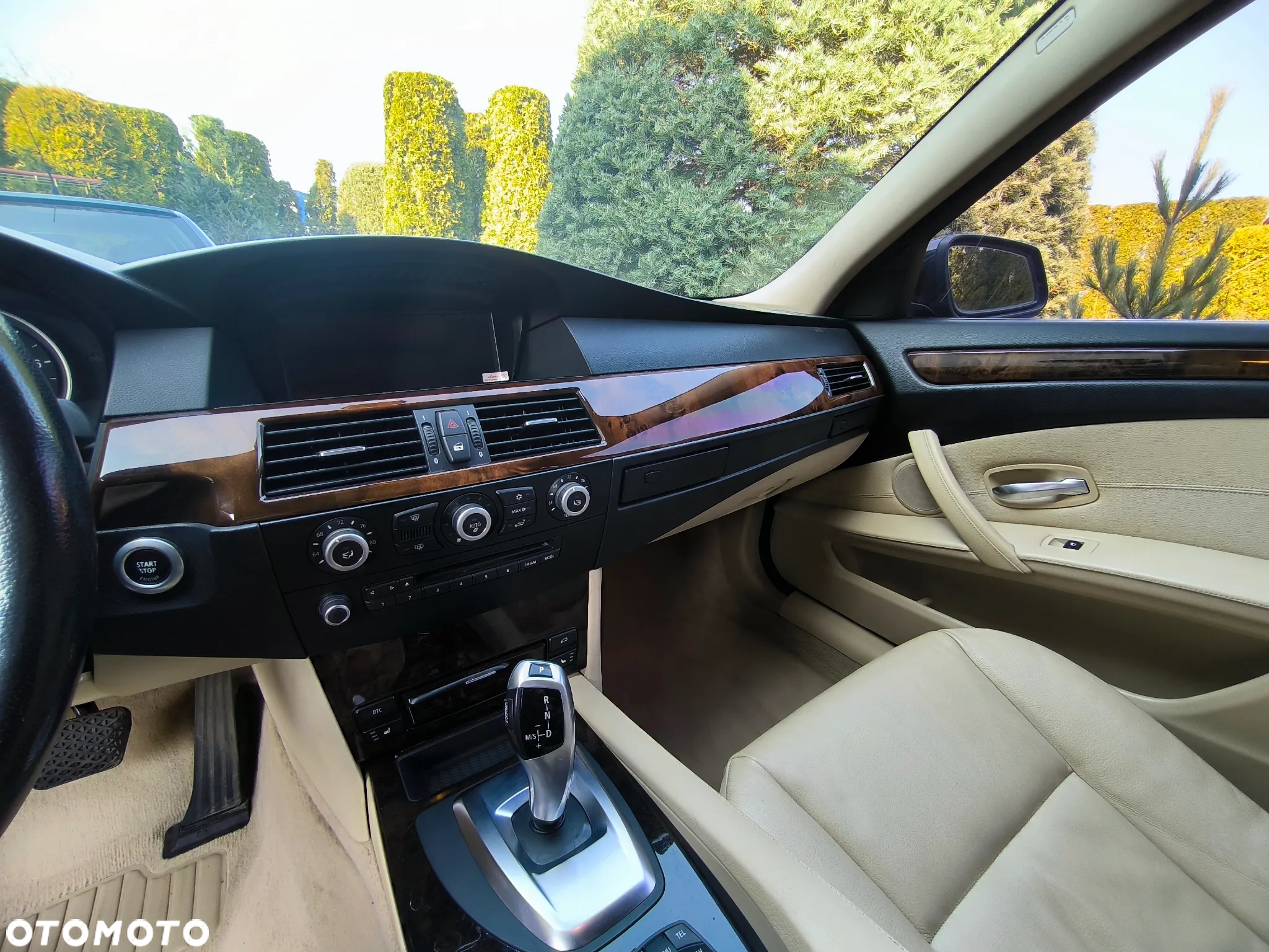 BMW Seria 5 528i - 23