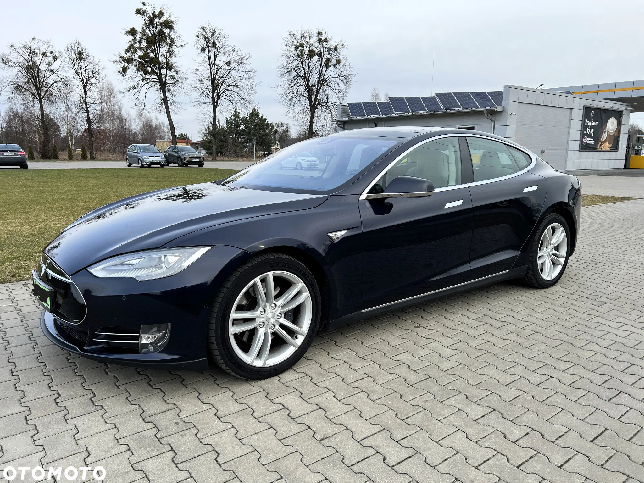 Tesla Model S 85D Allradantrieb - 11
