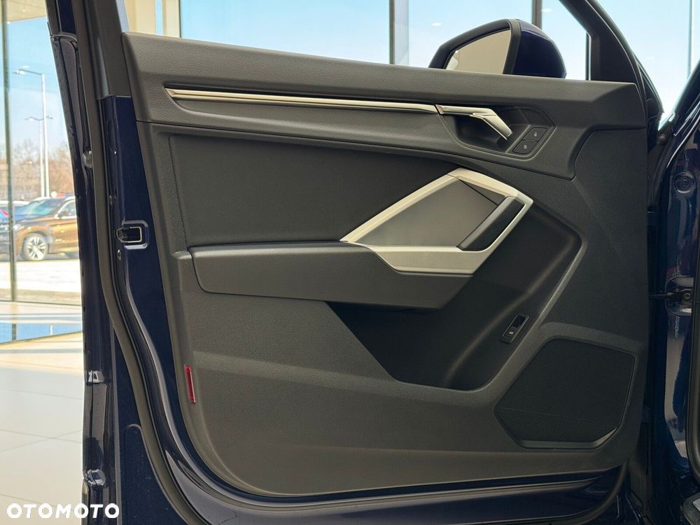 Audi Q3 Sportback - 12