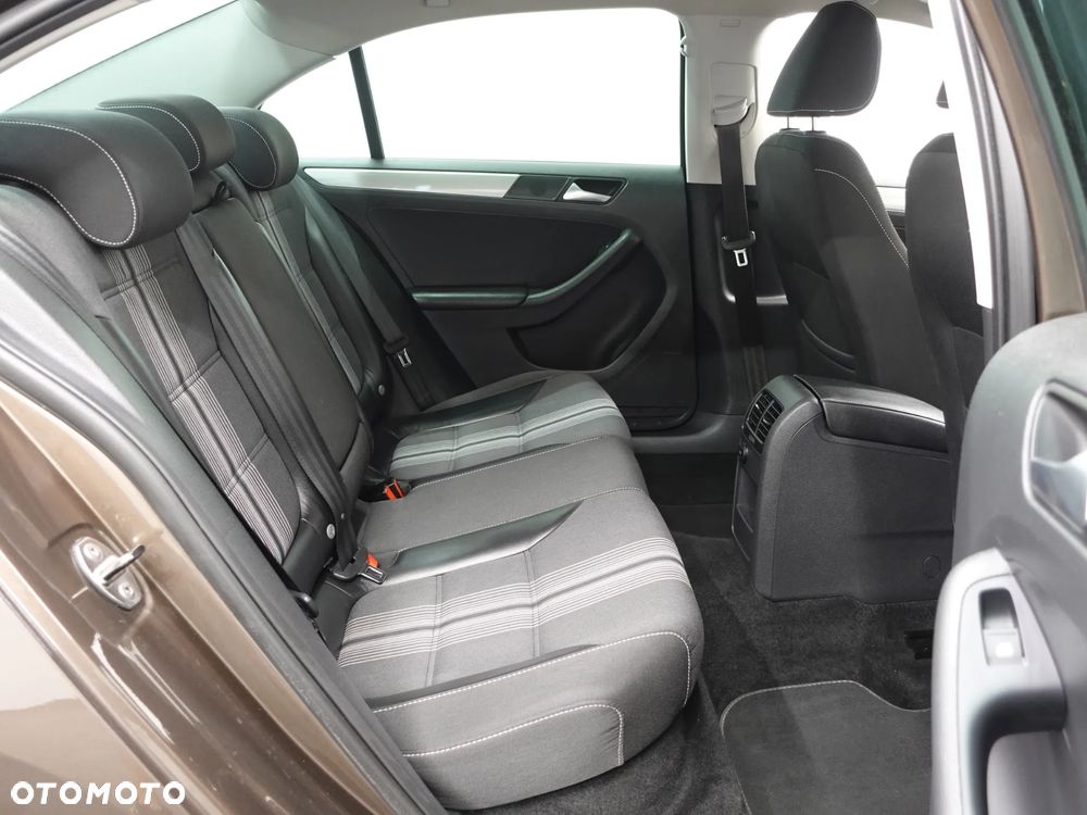 Volkswagen Jetta 1.4 TSI DSG Match - 24