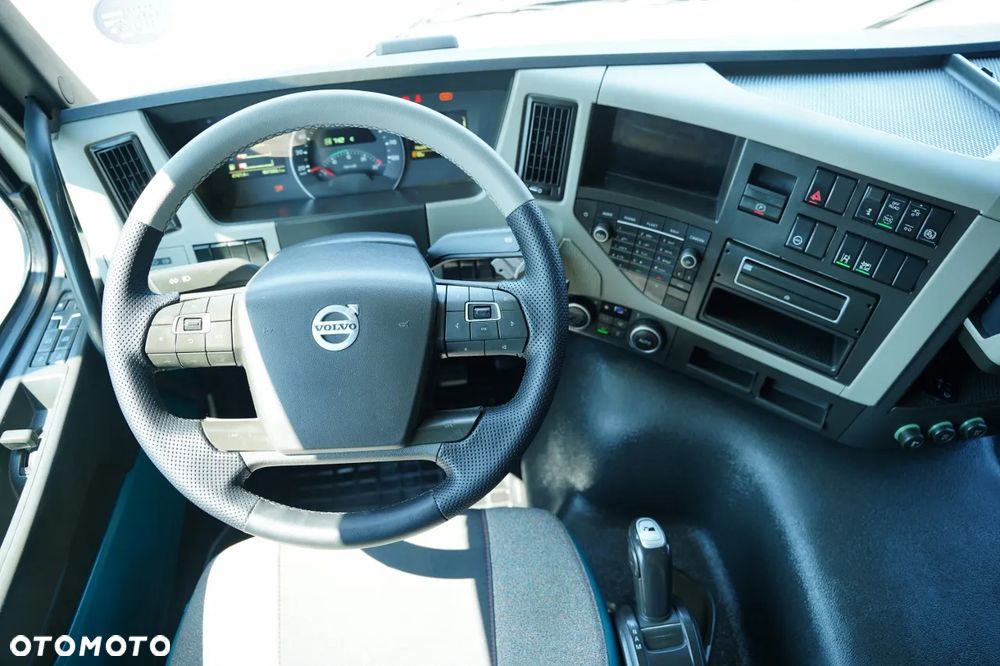 Volvo FM 370 / SOLÓWKA / FIRANKA - 9,1 M / 6X2 / WINDA DHOLLANDIA - 2 000 KG / MOCNA PODŁOGA / KLIMA POSTOJOWA / I- SHIFT / EURO 6 - 32