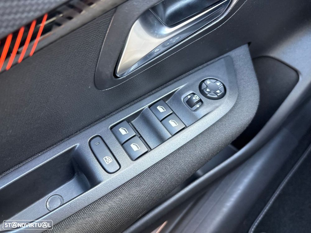 Peugeot 208 1.2 PureTech SE Style - 9