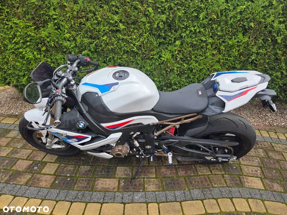 BMW S - 4