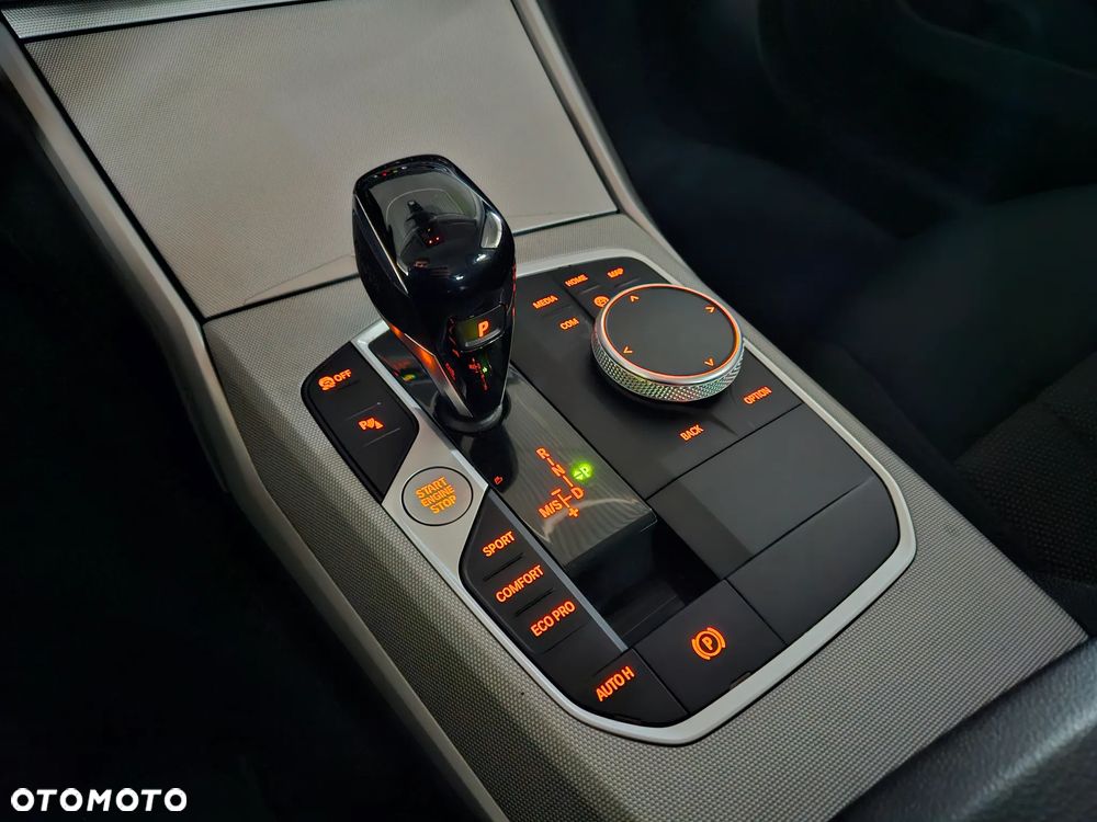 BMW Seria 3 318d MHEV Advantage - 24